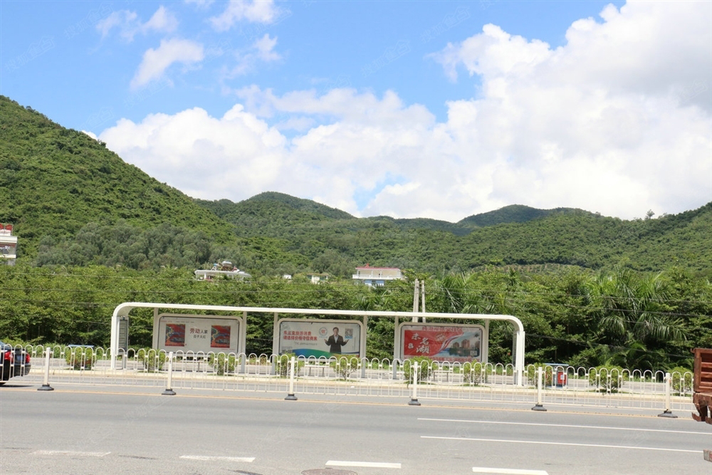 周边配套：公交站