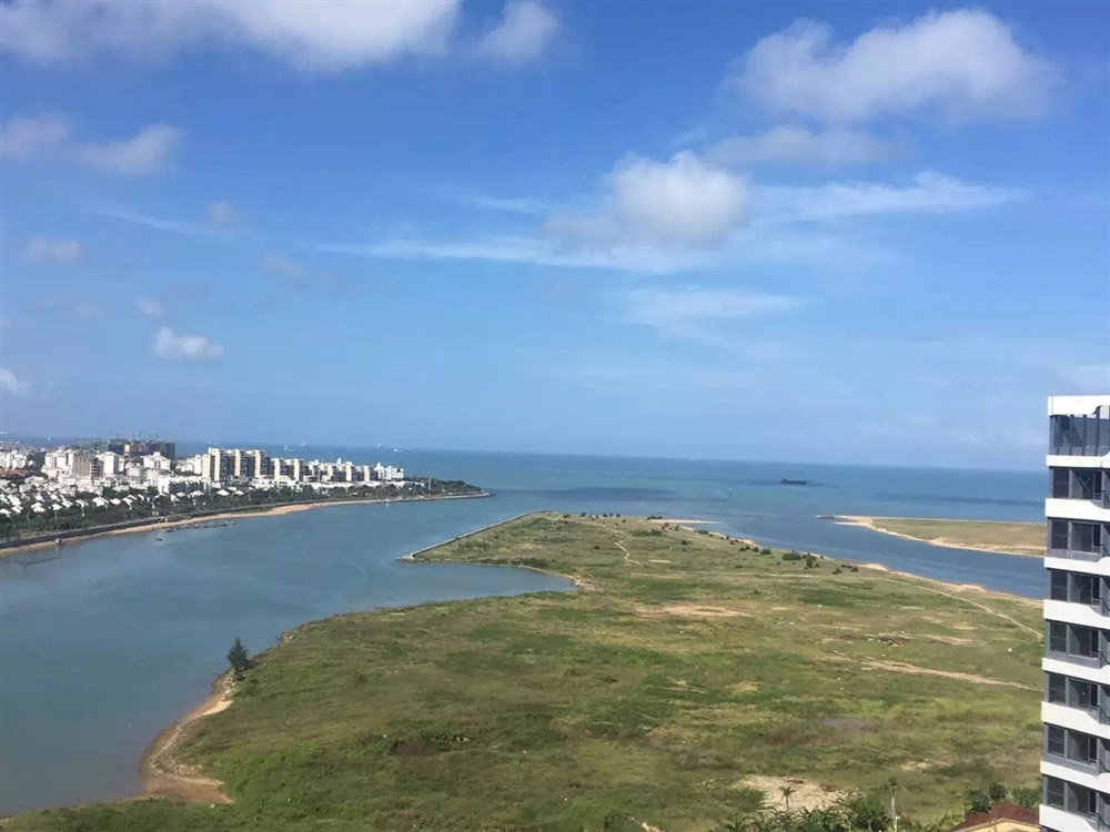 社区高层看海.