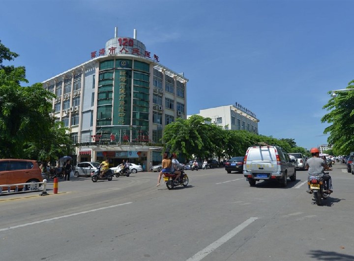 小区周边配套：琼海市人民医院