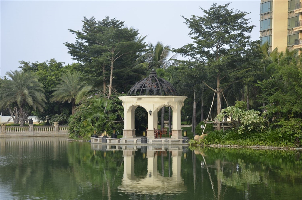 小区湖景实景