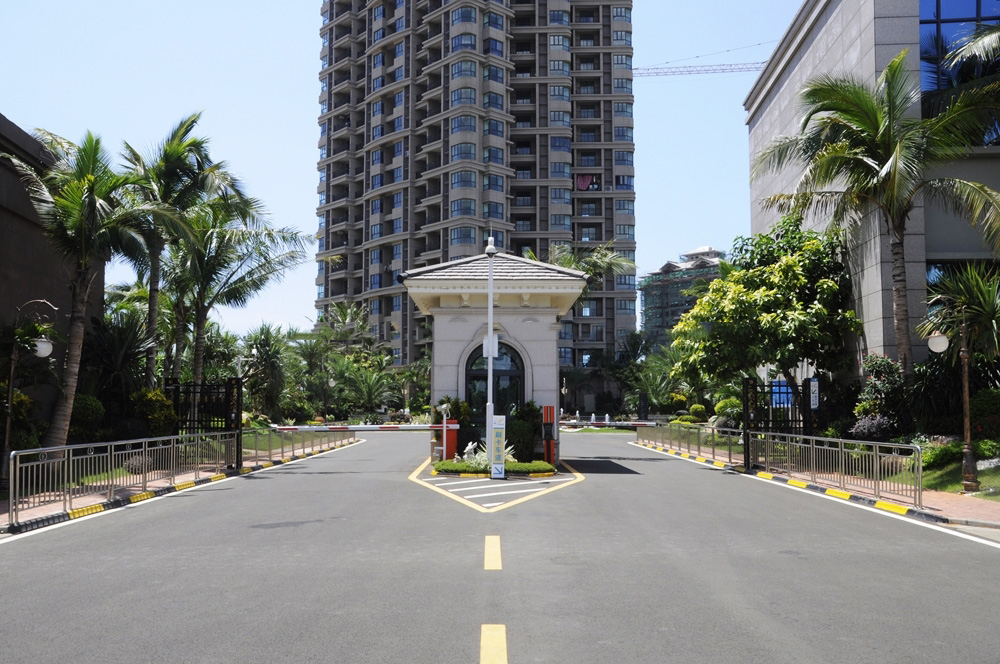 小区入口实景