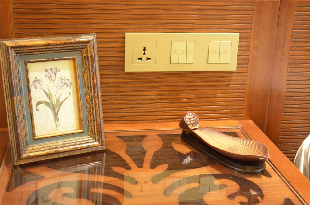 (在售)E户型 1房1厅1厨1卫 58.08㎡样板间:床头柜
