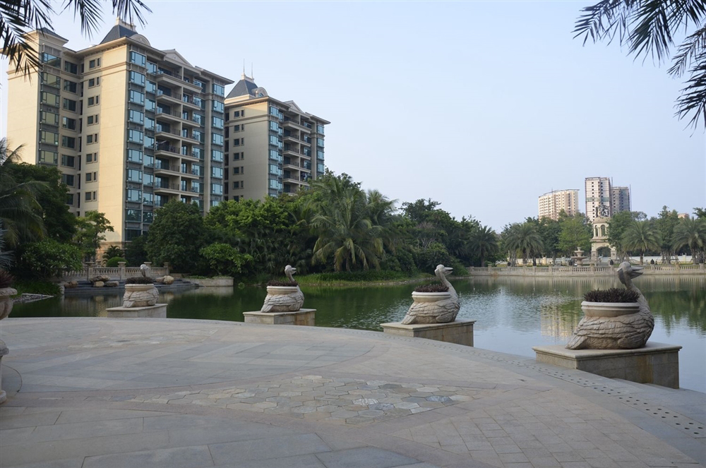 小区湖景实景1
