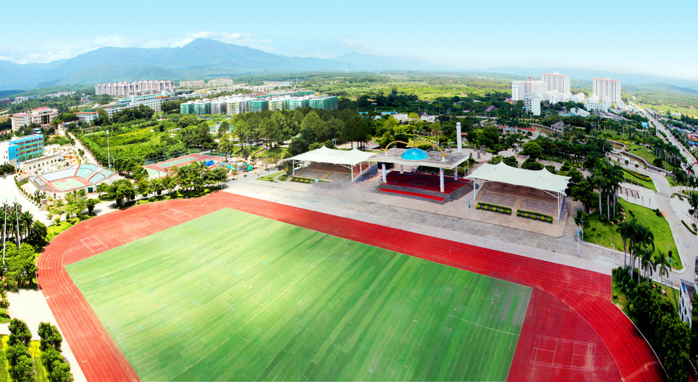 周边配套：体育广场