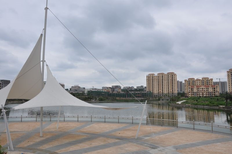 小区周边配套：镜湖公园