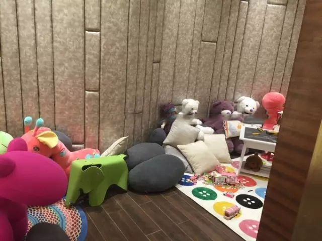 洋房1层户型 3室2厅2卫1厨 115.03㎡ 样板间：儿童房