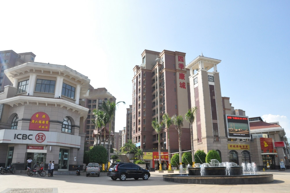 小区周边配套：老城 市中心商业