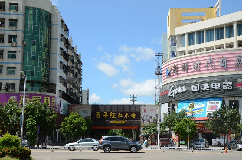 小区周边配套:国美电器
