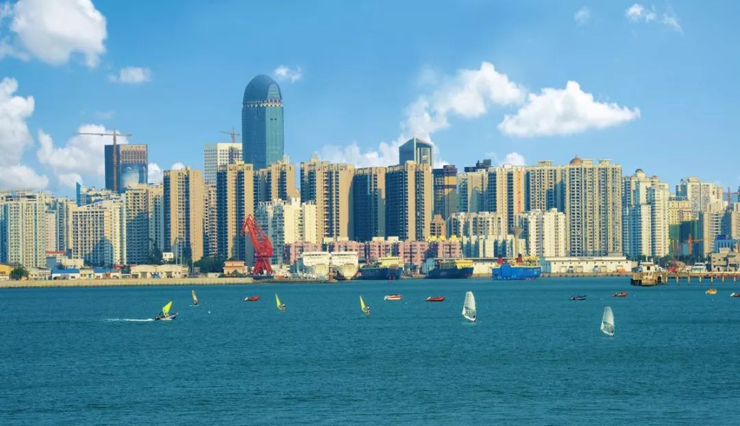 文昌楼盘，融创高隆湾、鼎胜月亮湾，合景月亮湾有何优缺点？