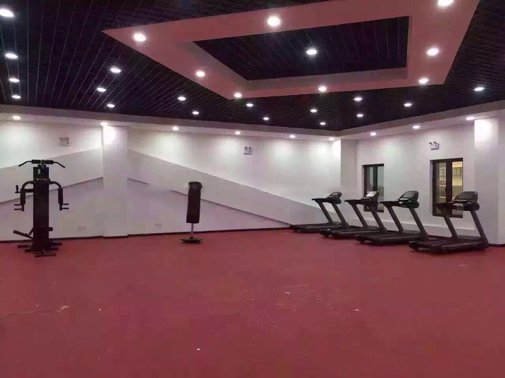 社区配套：健身房54