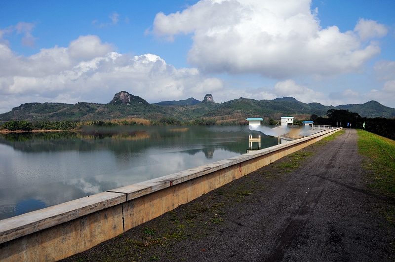 小区周边配套：白石岭风景区